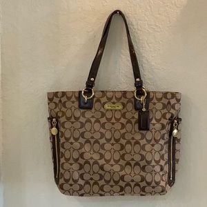 NWT Coach gallery signature zip tote Authentic
